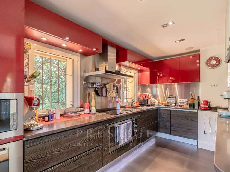 Maison Cap-d-antibes - 3 chambres - 246m²