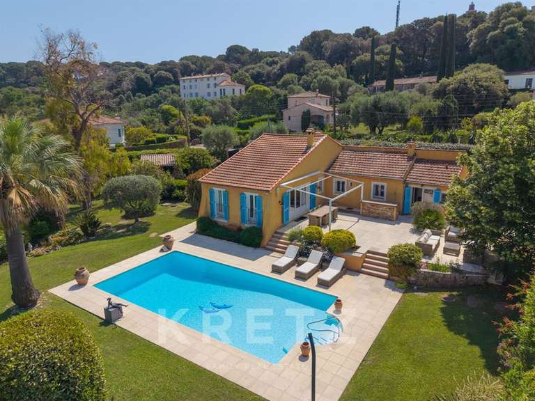 Maison Cap-d-antibes - 5 chambres - 170m²