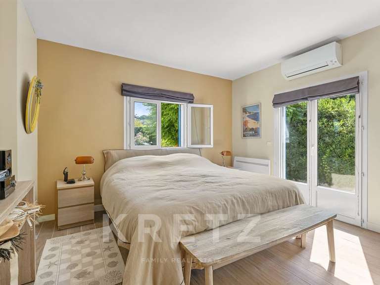 Maison Cap-d-antibes - 5 chambres - 170m²