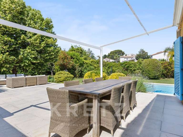 Maison Cap-d-antibes - 5 chambres - 170m²