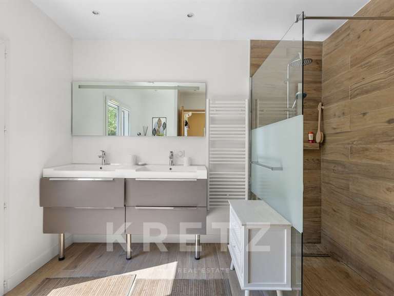 Maison Cap-d-antibes - 5 chambres - 170m²