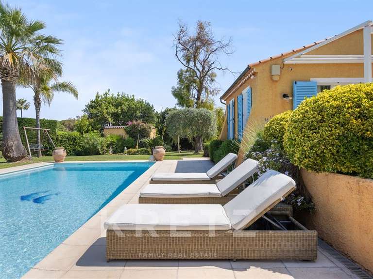 Maison Cap-d-antibes - 5 chambres - 170m²