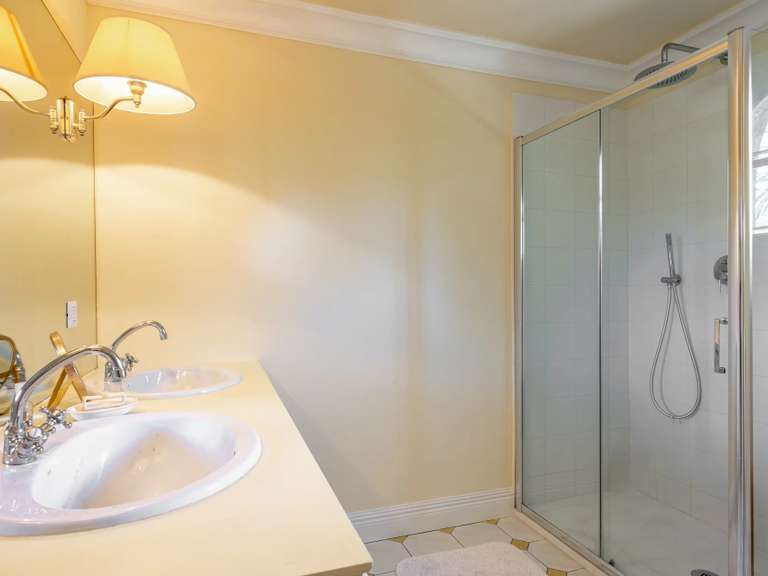 Maison Cap-d-antibes - 5 chambres - 430m²
