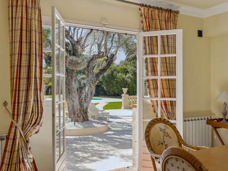 Maison Cap-d-antibes - 5 chambres - 430m²