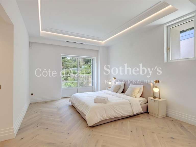Maison Cap-d-antibes - 4 chambres - 280m²