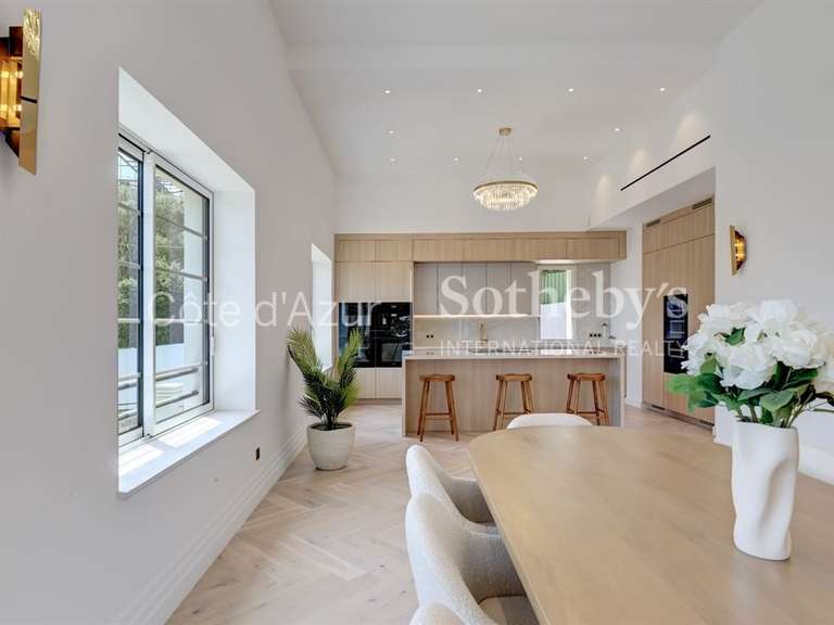 Maison Cap-d-antibes - 4 chambres - 280m²