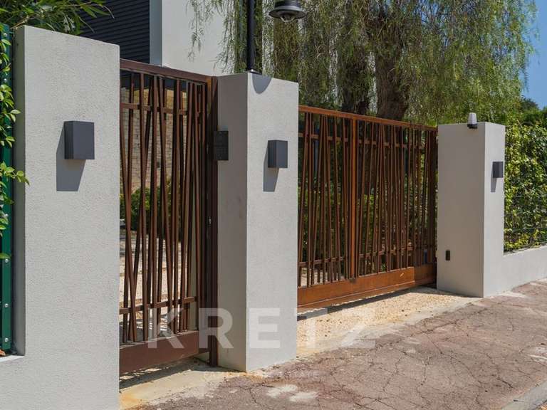 Maison Cap-d-antibes - 7 chambres - 400m²