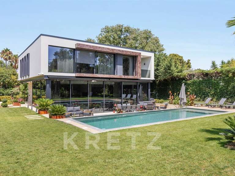 Maison Cap-d-antibes - 7 chambres - 400m²