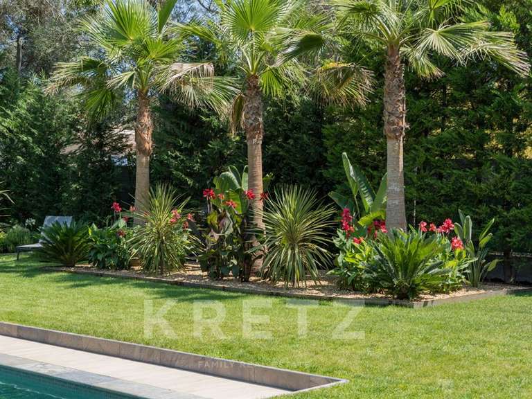 Maison Cap-d-antibes - 7 chambres - 400m²