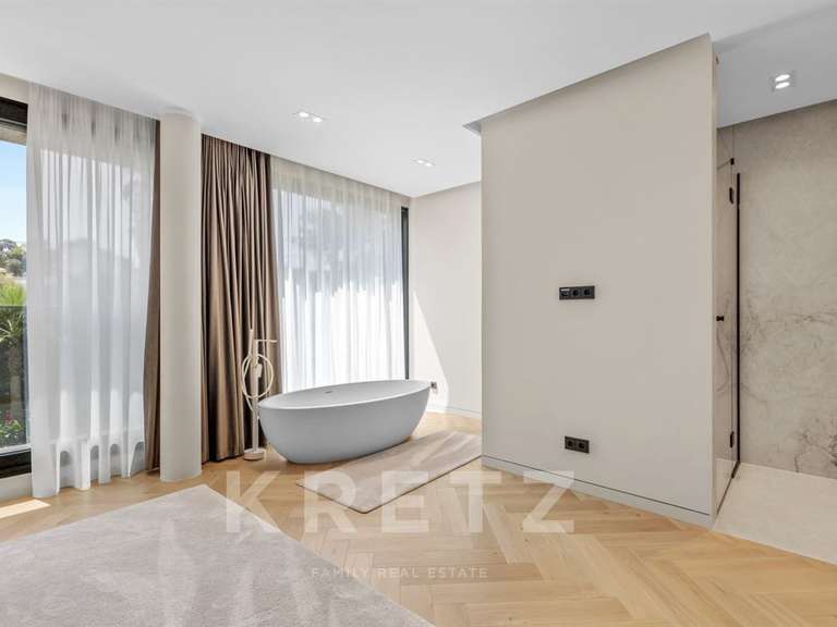 Maison Cap-d-antibes - 7 chambres - 400m²