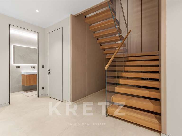 Maison Cap-d-antibes - 7 chambres - 400m²