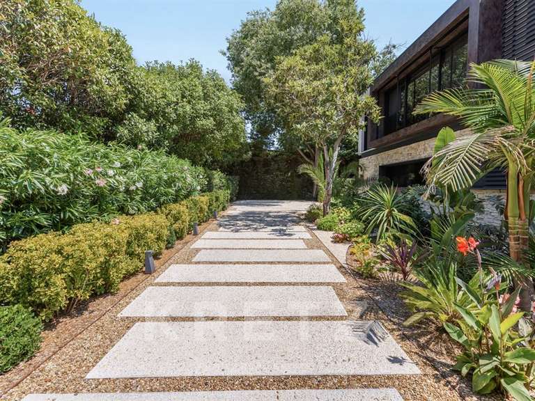 Maison Cap-d-antibes - 7 chambres - 400m²