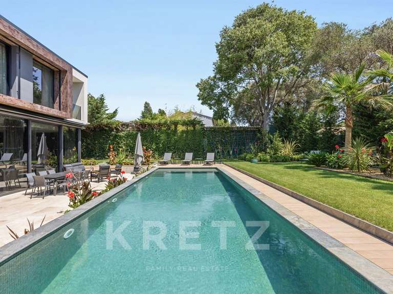 Maison Cap-d-antibes - 7 chambres - 400m²