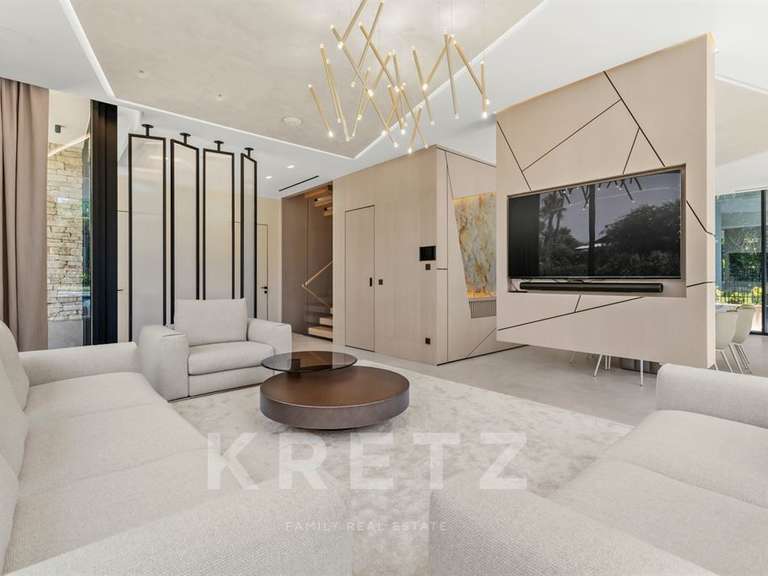 Maison Cap-d-antibes - 7 chambres - 400m²