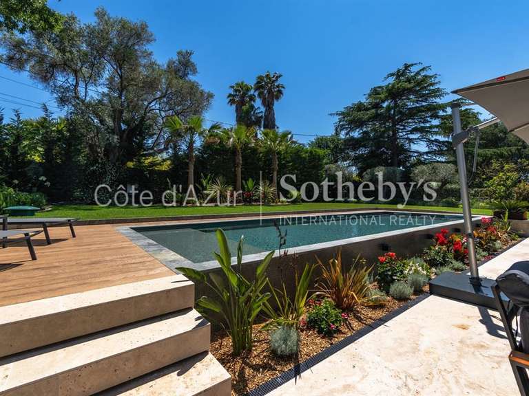 Maison Cap-d-antibes - 5 chambres - 404m²