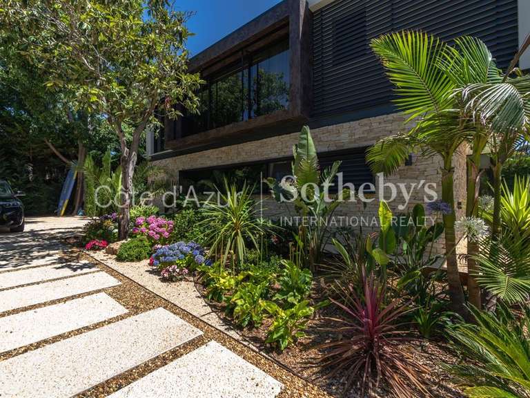 Maison Cap-d-antibes - 5 chambres - 404m²