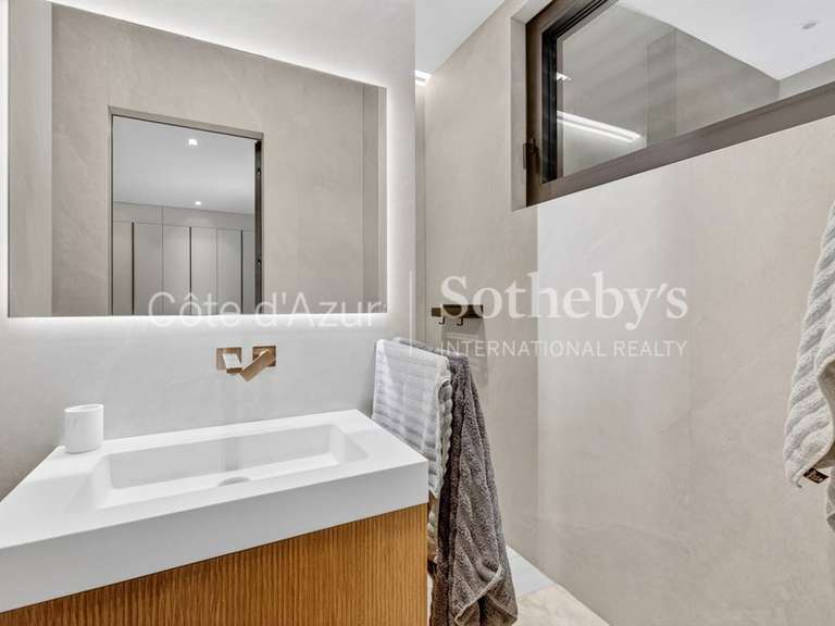 Maison Cap-d-antibes - 5 chambres - 404m²
