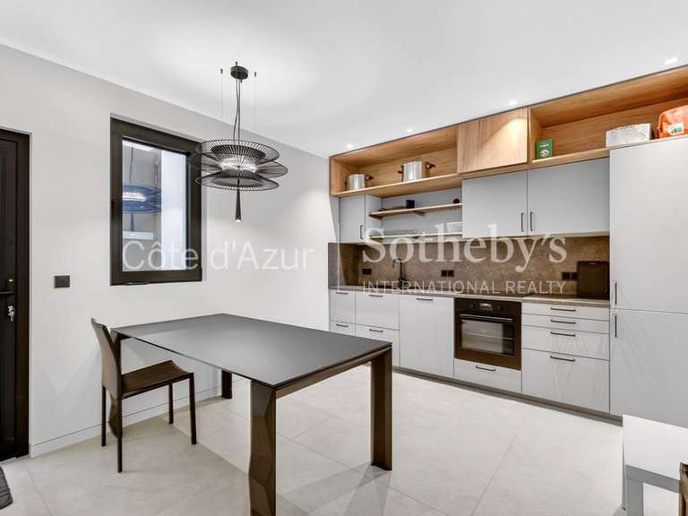 Maison Cap-d-antibes - 5 chambres - 404m²