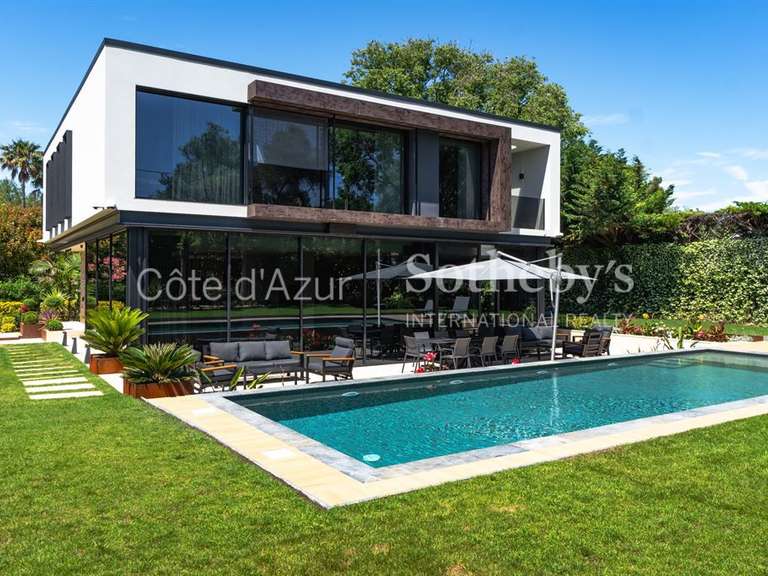Maison Cap-d-antibes - 5 chambres - 404m²