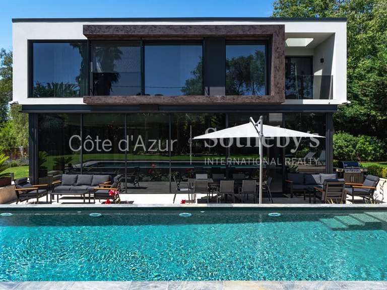 Maison Cap-d-antibes - 5 chambres - 404m²