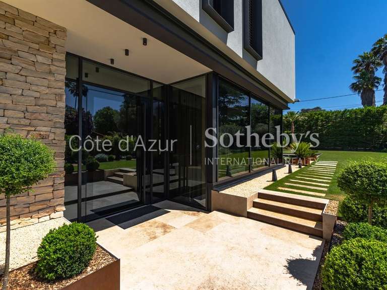 Maison Cap-d-antibes - 5 chambres - 404m²