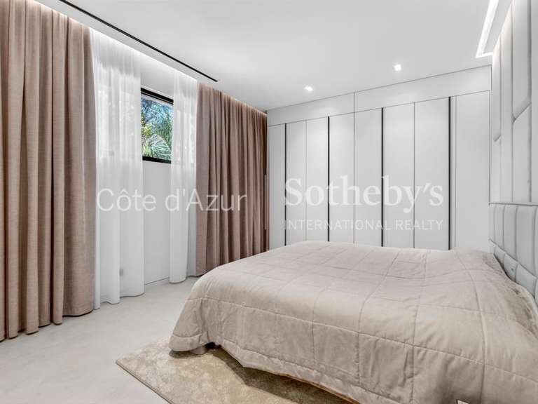 Maison Cap-d-antibes - 5 chambres - 404m²