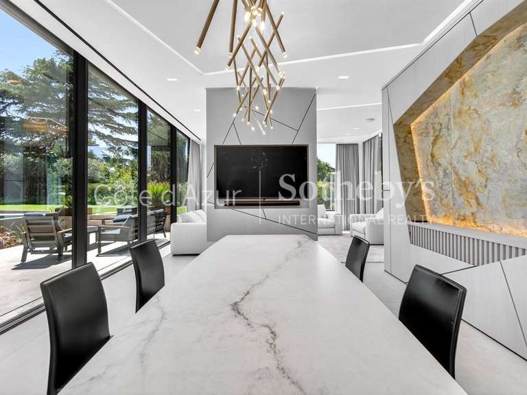 Maison Cap-d-antibes - 5 chambres - 404m²