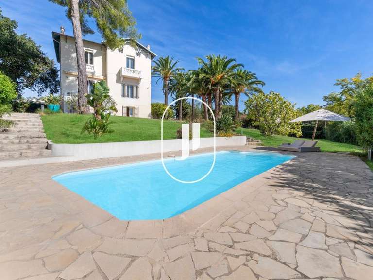 Maison Cap-d-antibes - 5 chambres - 247m²