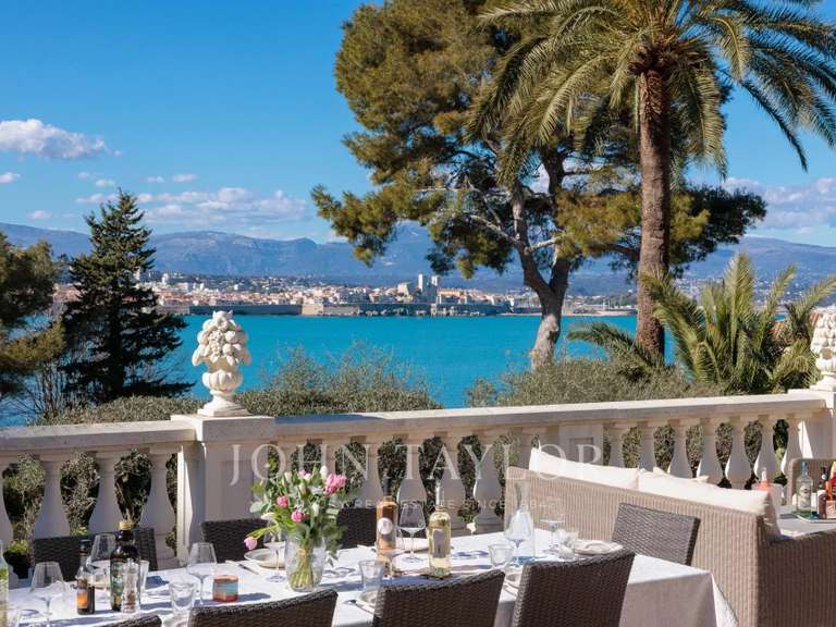 Propriété avec Vue sur mer Cap-d-antibes - 5 chambres - 245m²