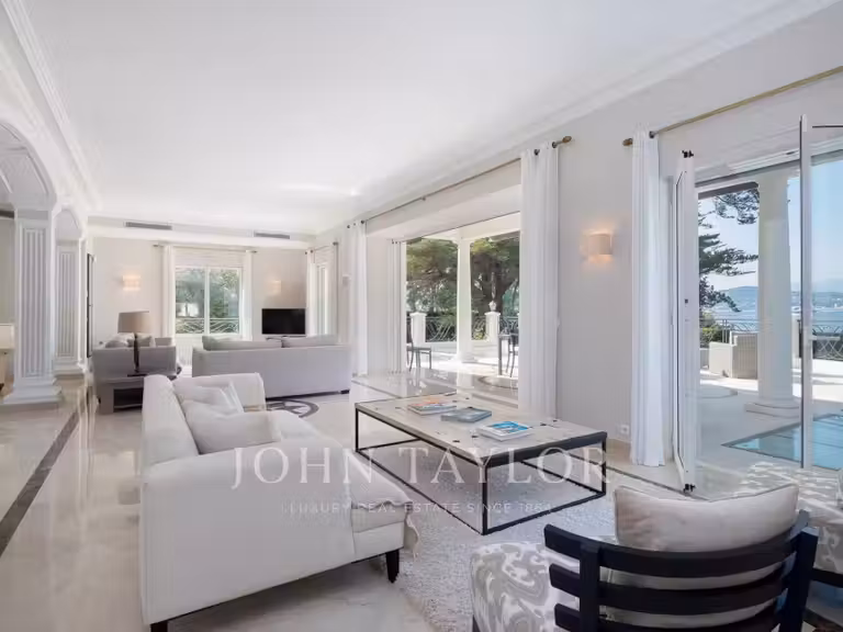 Propriété Cap-d-antibes - 10 chambres - 600m²