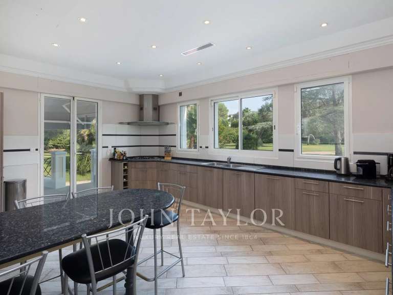 Propriété Cap-d-antibes - 10 chambres - 600m²