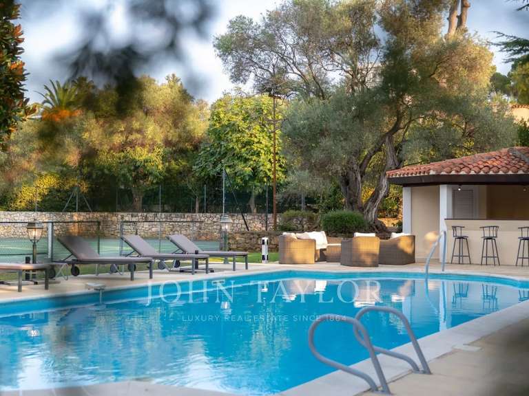 Propriété Cap-d-antibes - 10 chambres - 600m²