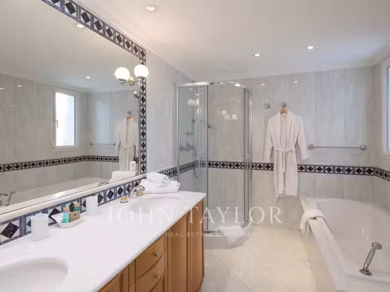 Propriété Cap-d-antibes - 10 chambres - 600m²