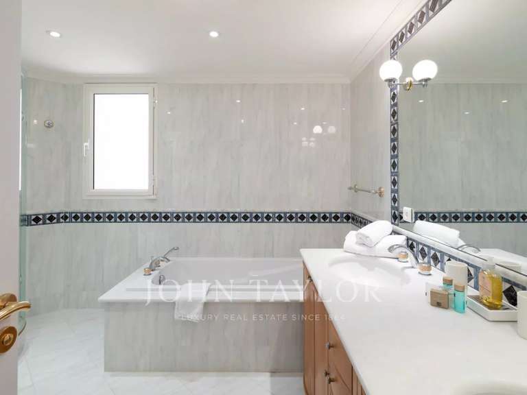 Propriété Cap-d-antibes - 10 chambres - 600m²