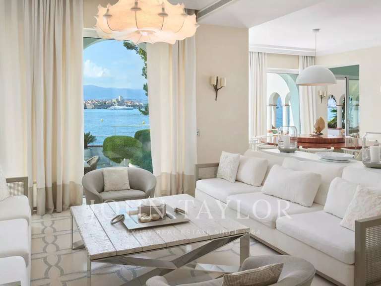 Propriété avec Vue sur mer Cap-d-antibes - 5 chambres - 408m²