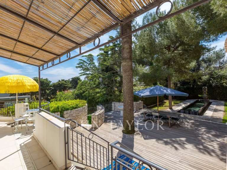 Propriété Cap-d-antibes - 6 chambres - 400m²