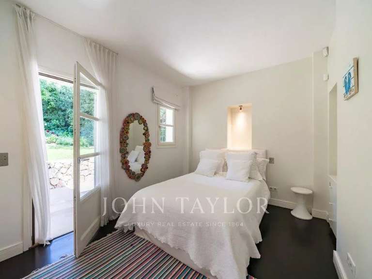 Propriété Cap-d-antibes - 6 chambres - 400m²