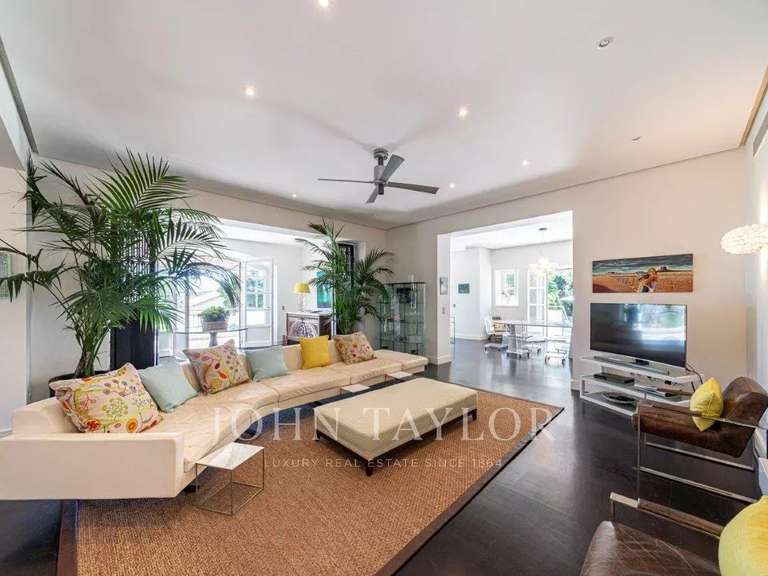 Propriété Cap-d-antibes - 6 chambres - 400m²