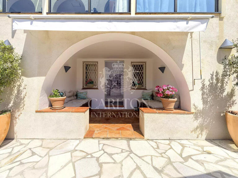 Villa Cap-d-antibes - 5 chambres - 280m²