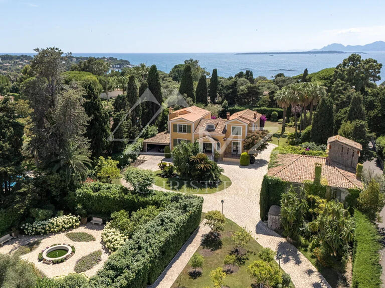 Villa Cap-d-antibes - 10 chambres - 655m²