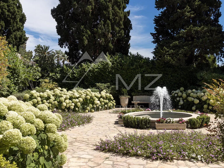 Villa Cap-d-antibes - 10 chambres - 655m²