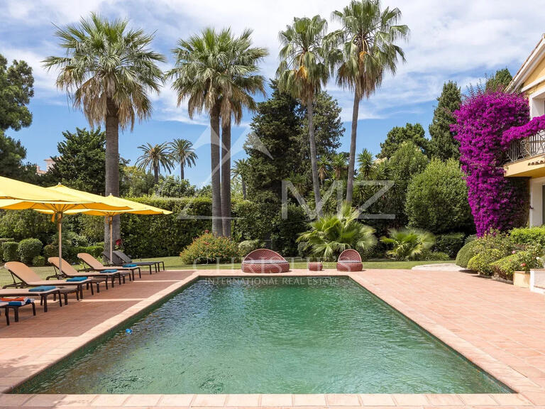 Villa Cap-d-antibes - 10 chambres - 655m²