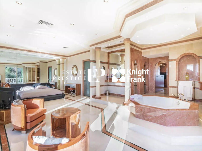 Villa Cap-d-antibes - 5 chambres - 344m²