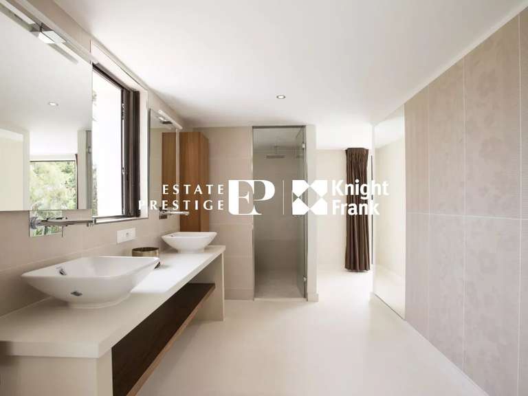 Villa Cap-d-antibes - 5 chambres - 346m²