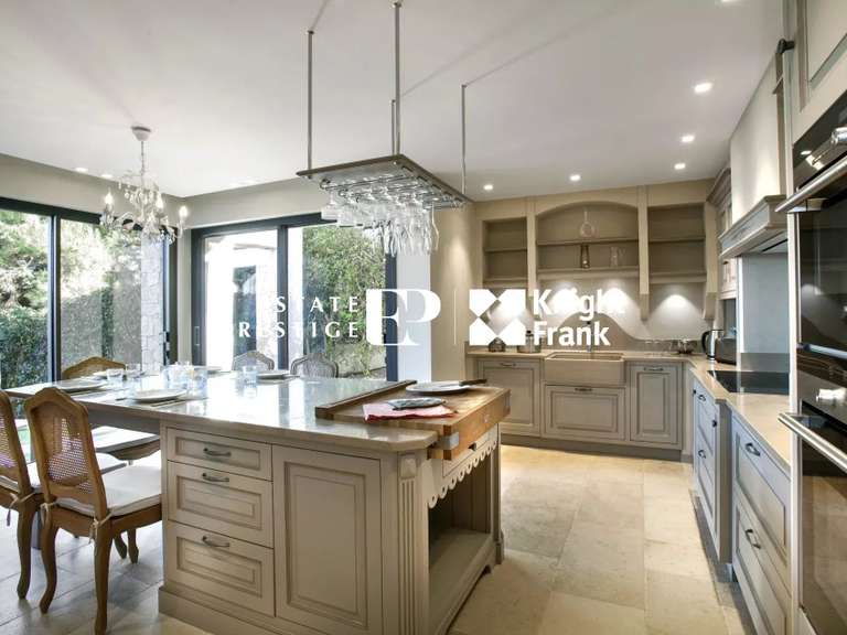 Villa cap-d-antibes - 5 bedrooms - 300m²