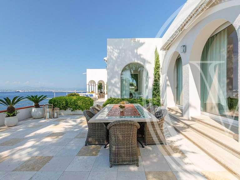 Villa Cap-d-antibes - 410m²