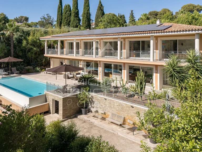Villa Cap-d-antibes - 5 chambres - 240m²