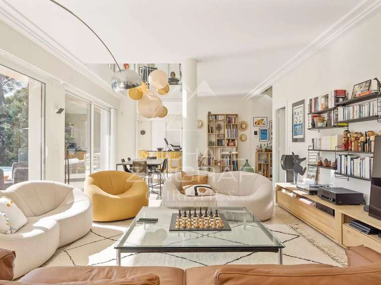 Villa Cap-d-antibes - 5 chambres - 240m²