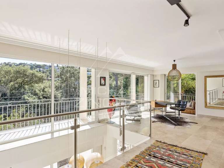 Villa Cap-d-antibes - 5 chambres - 240m²