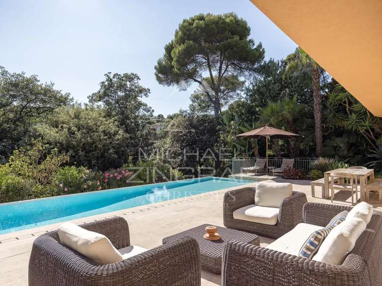 Villa Cap-d-antibes - 5 chambres - 240m²